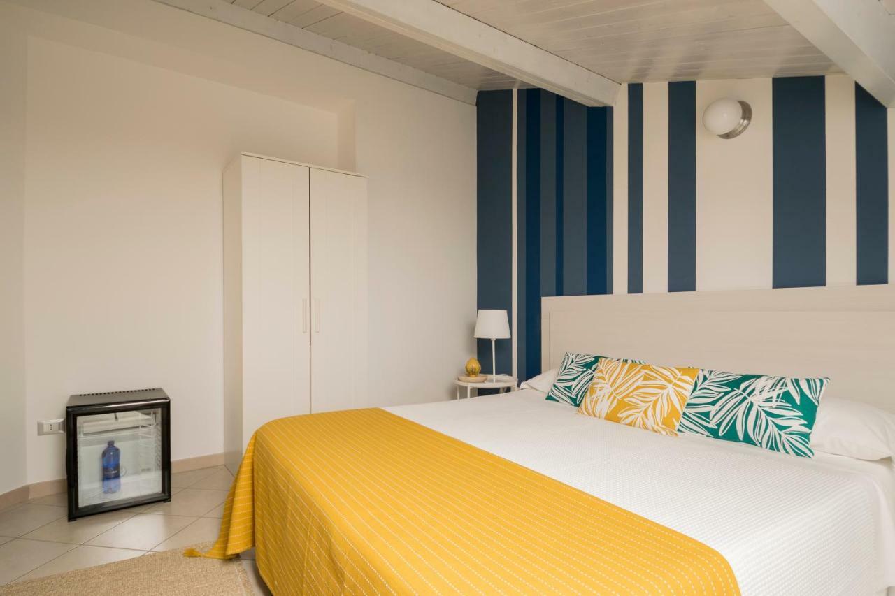Civico 64 Bed & Breakfast In Mansarda Palmi Exterior photo