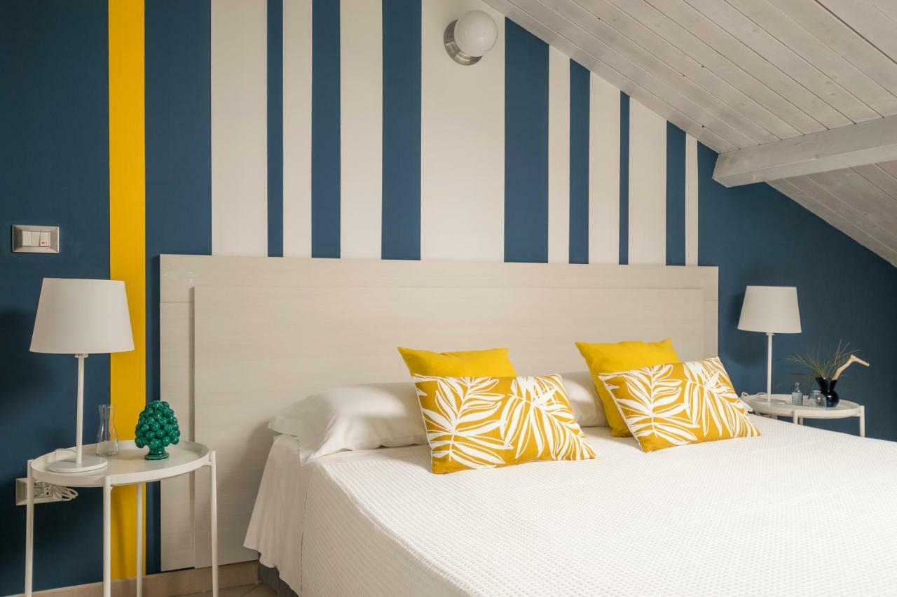 Civico 64 Bed & Breakfast In Mansarda Palmi Exterior photo
