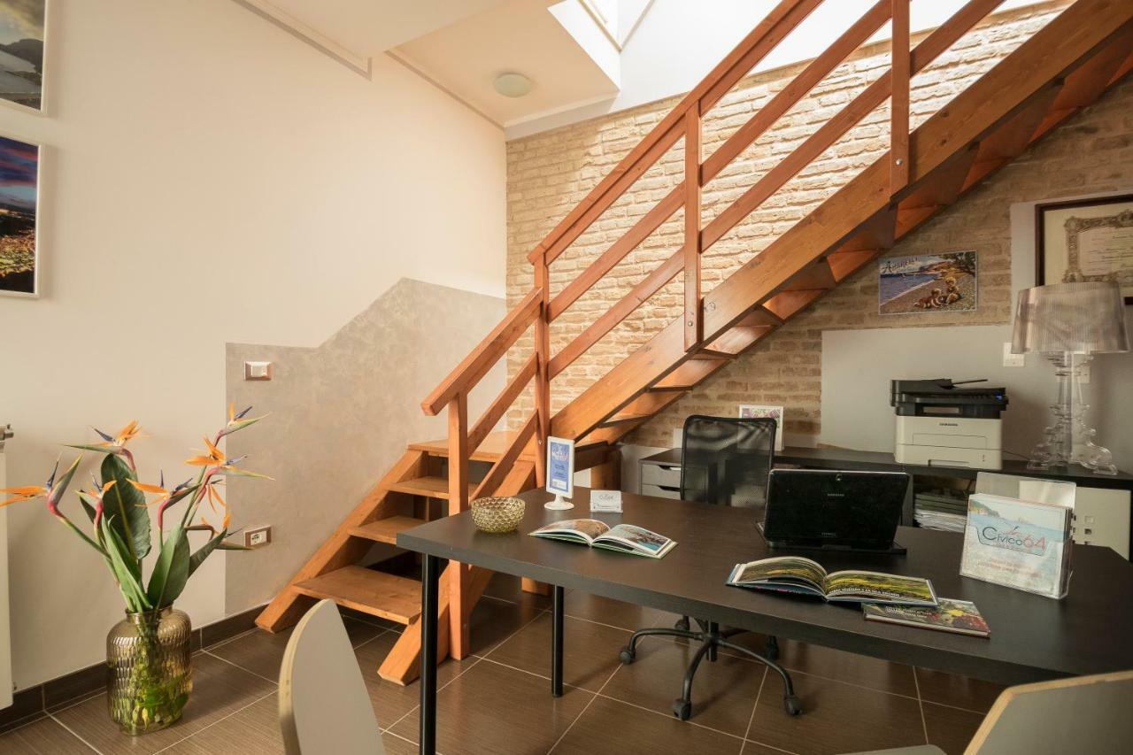 Civico 64 Bed & Breakfast In Mansarda Palmi Exterior photo