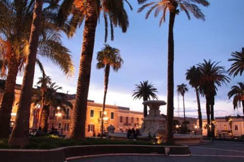 Civico 64 Bed & Breakfast In Mansarda Palmi Exterior photo